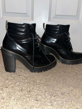 Dr Martens Black Lace-Up Platform Heel Ankle Boots - Women size 9 Persephone